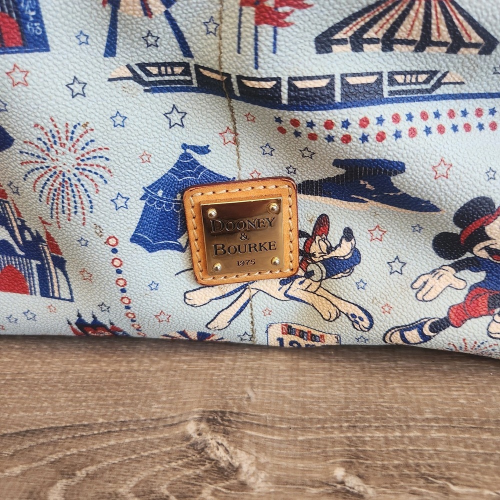 Dooney & Bourke 2016 Disney Parks 1/2 Marathon Weekend Crossbody Bag Purse Tote - Picture 2 of 16